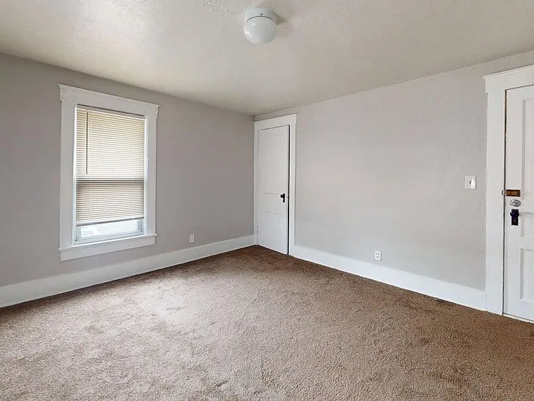 427 Smith Ave NW — Photo 3