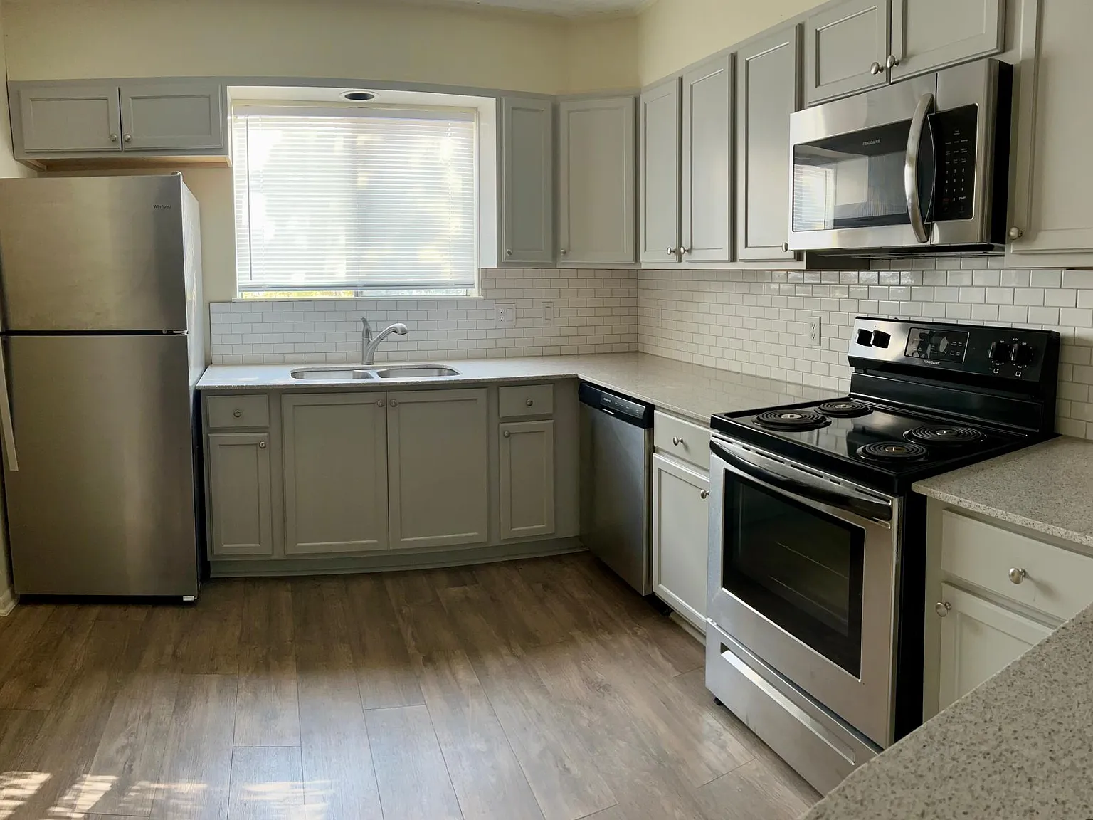 2 bed, 2.5 bath, 1496 sqft, $1,650 — Photo 2