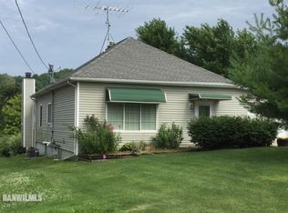 227 S Washington St, Elizabeth, IL 61028