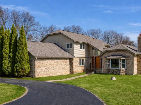3105 Hickory Ridge Dr, Ortonville, MI 48462