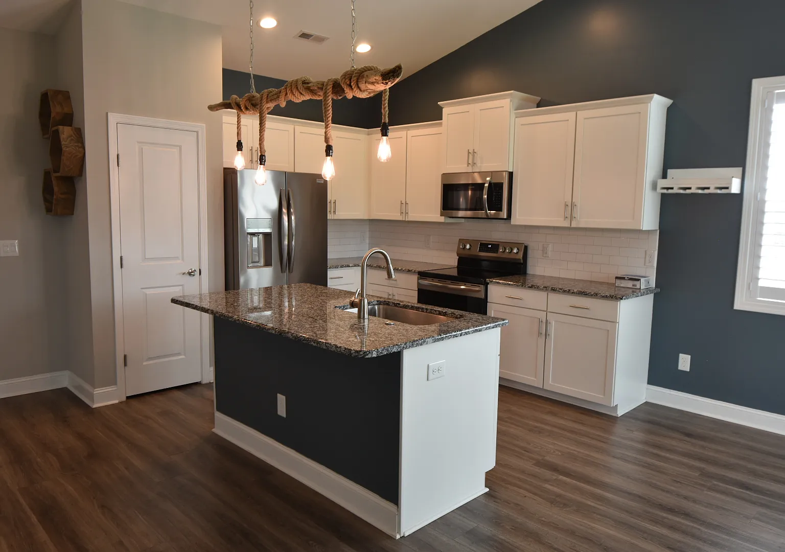 3 bed, 1615 sqft, $2,400 — Photo 3