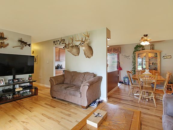 4th image of 330 Karen Dr