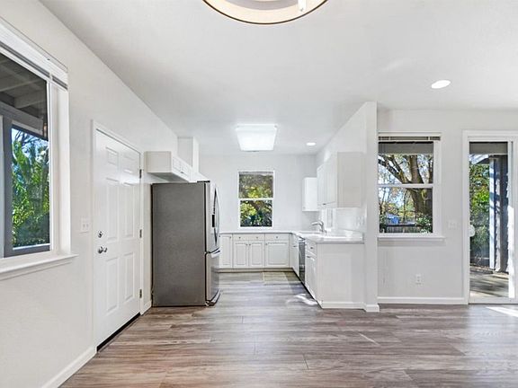5th image of 842 3rd St W
