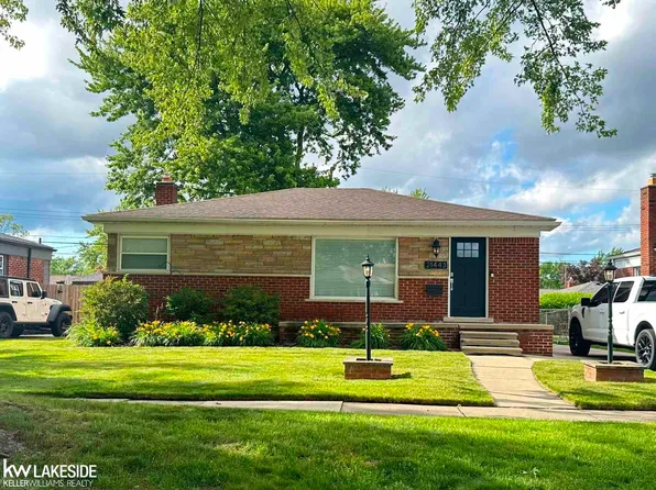 21443 Arrowhead St, Saint Clair Shores, MI 48082