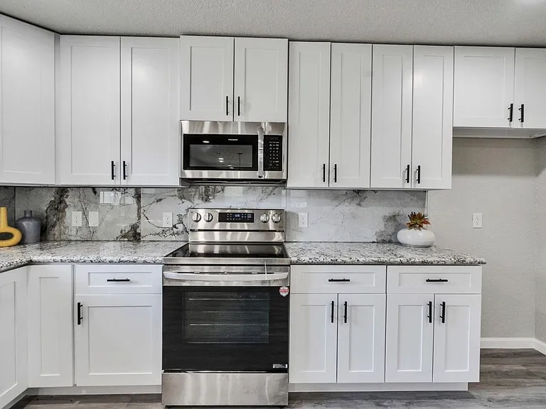 231 Dehart St #1 — Photo 2