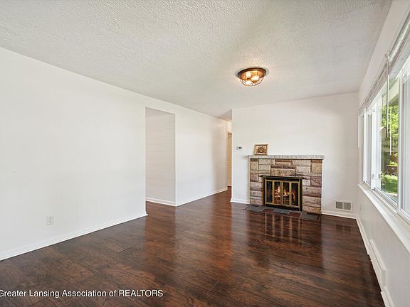 5th image of 2751 Brentwood Ave