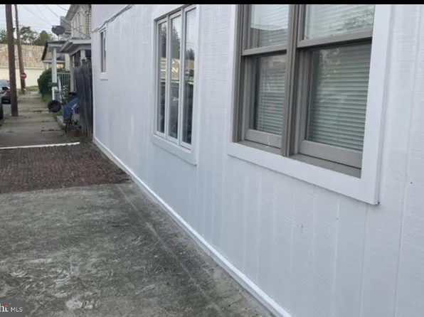 211 N Church St #1, Charles Town, WV 25414