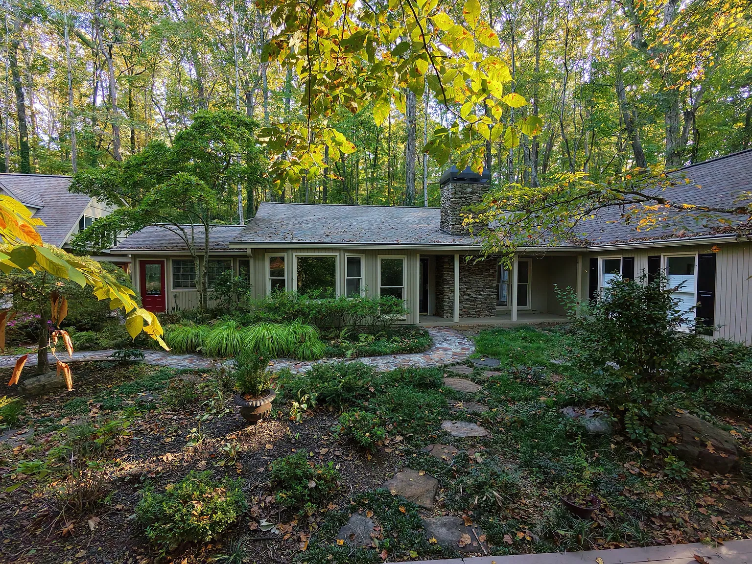 4 bed, 2127 sqft, $4,500 — Photo 3