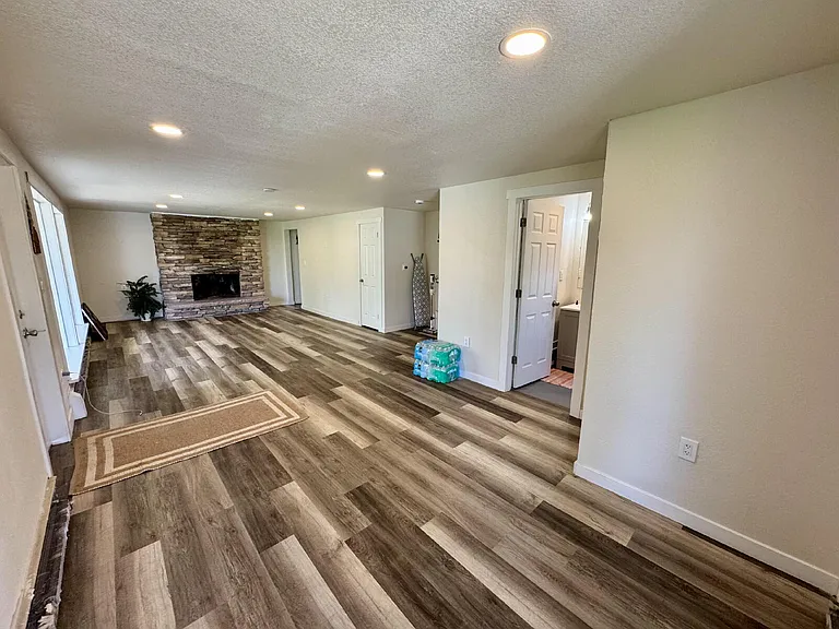 11922 Hillcrest Rd — Photo 12