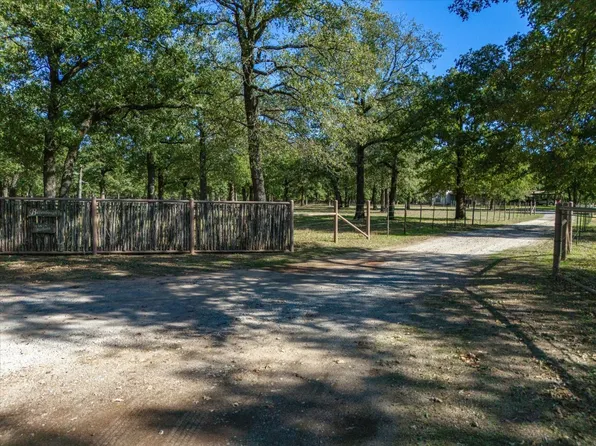 853 Sandy Hill Rd, Millsap, TX 76066