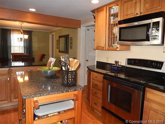 Fabulous granite kitchen wi...
