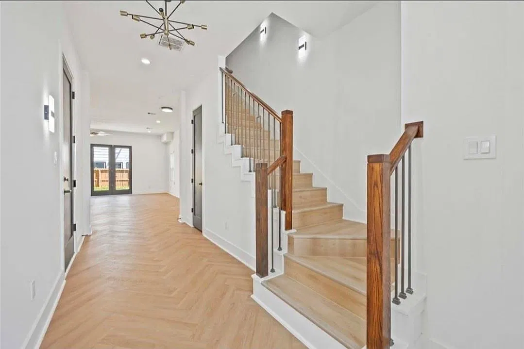 4 bed, 2.5 bath, 1359 sqft, $2,400 — Photo 3
