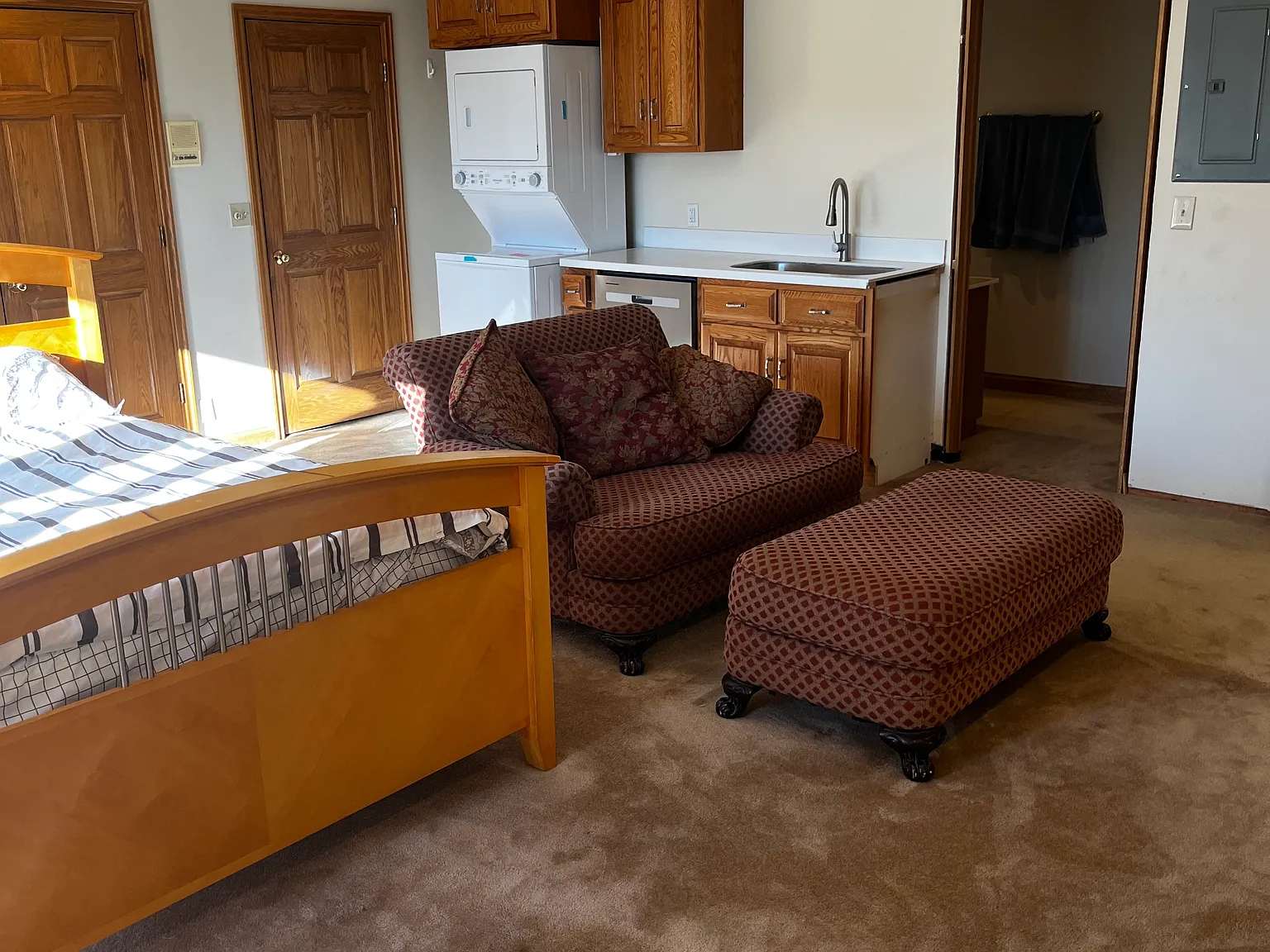 Studio, 700 sqft, $1,700 — Photo 3