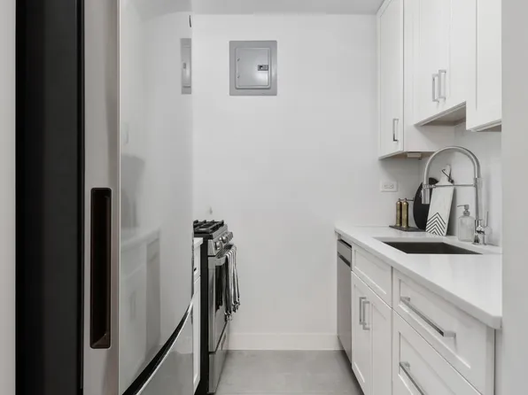 210 East 15th Street 2H image 3 of 11