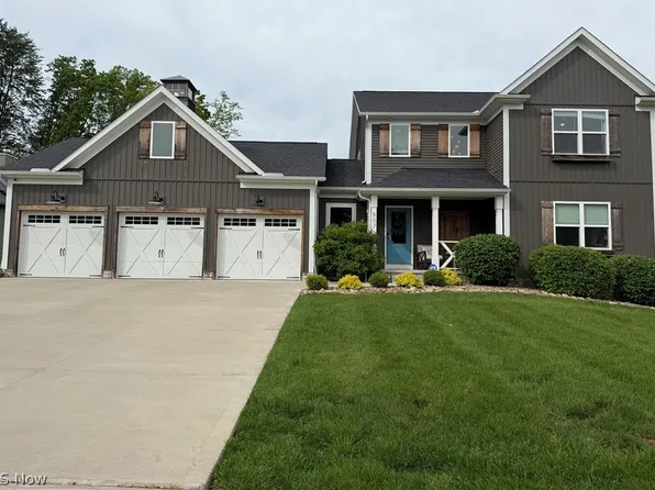507 Skyview Dr, Uniontown, OH 44685
