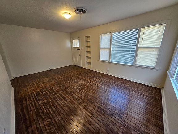 4th image of 1012 Crescent Dr