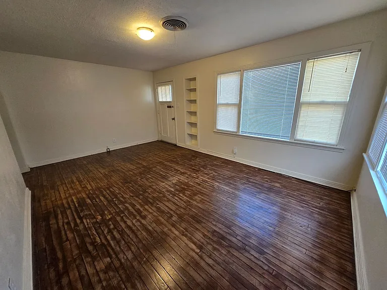 1012 Crescent Dr — Photo 4