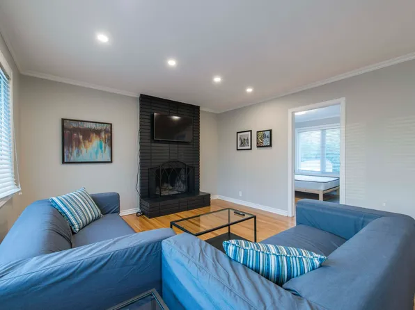 107 Hilliard Ave #A, Ottawa, ON K2E 6C5