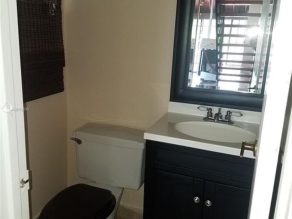 5th image of 9179 Fontainebleau Blvd APT 4