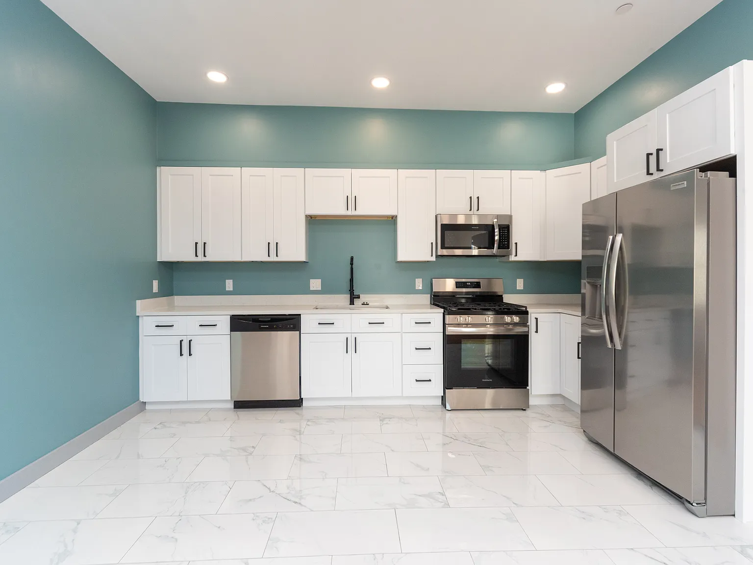 2 bed, 918 sqft, $2,500 — Photo 1