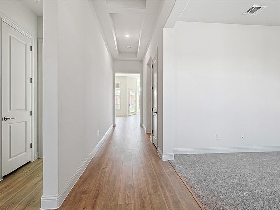 3rd image of 513 Carriage Hill Rd