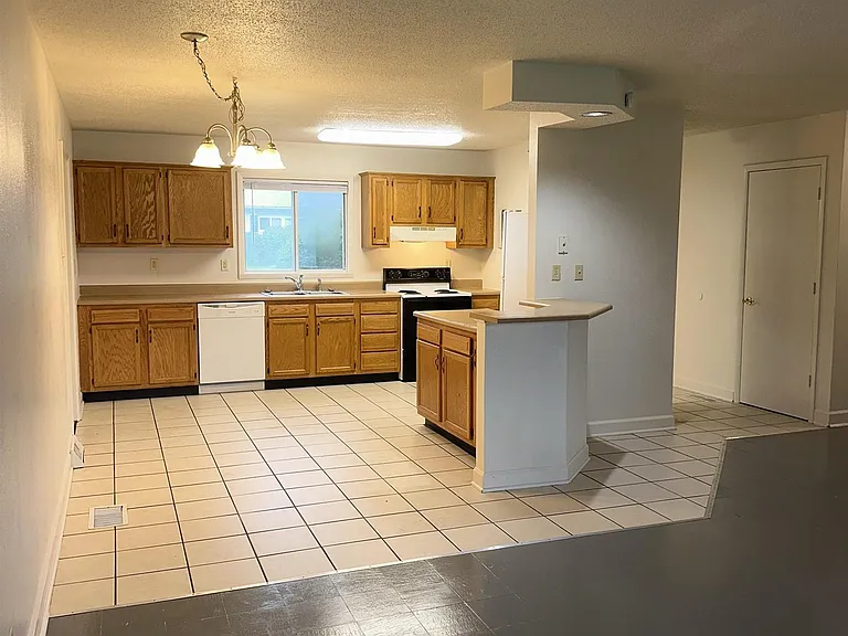 1531 Forbes Ave — Photo 13
