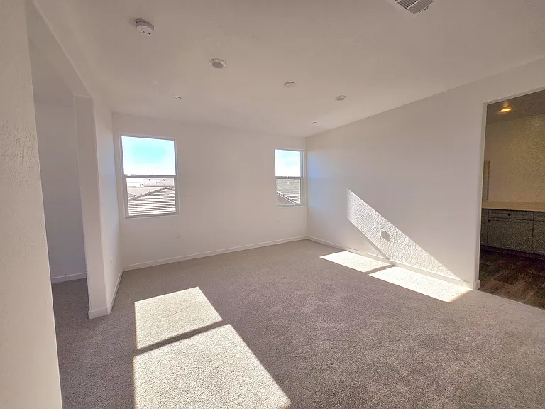 Pioneer Dr W — Photo 35