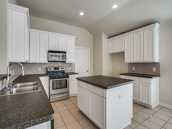 5th image of 1528 Carriage Ln