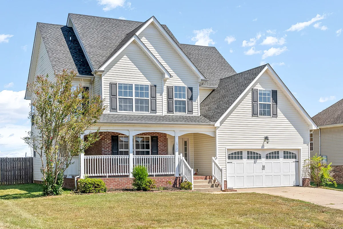 Beautiful Curb Appeal - 1517 Autumn Dr