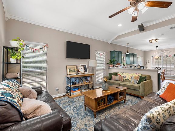 5th image of 102 Garden Dr