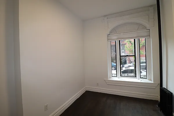 Rented by Bond New York | media 23