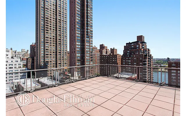 Sold by Douglas Elliman | media 15