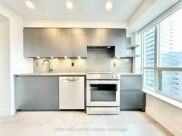 887 Bay St, Toronto, ON