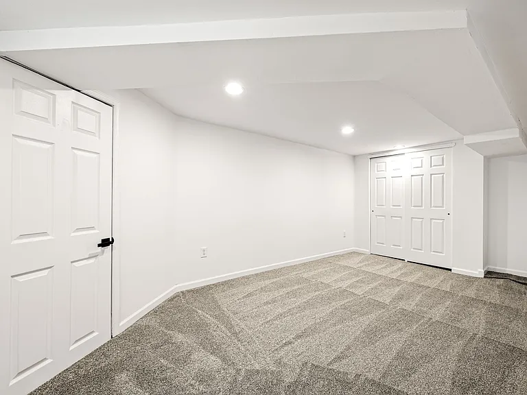 7611 Woolston Ave — Photo 8