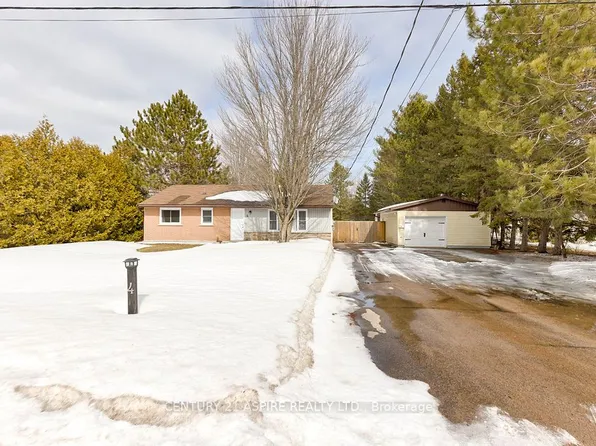 4 Charles St, Petawawa, ON K8H 2K2