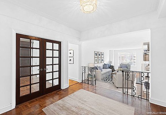 3rd image of 25 Central Park W APT 9T