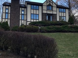22 Victoria Ln, Mahwah, NJ 07430