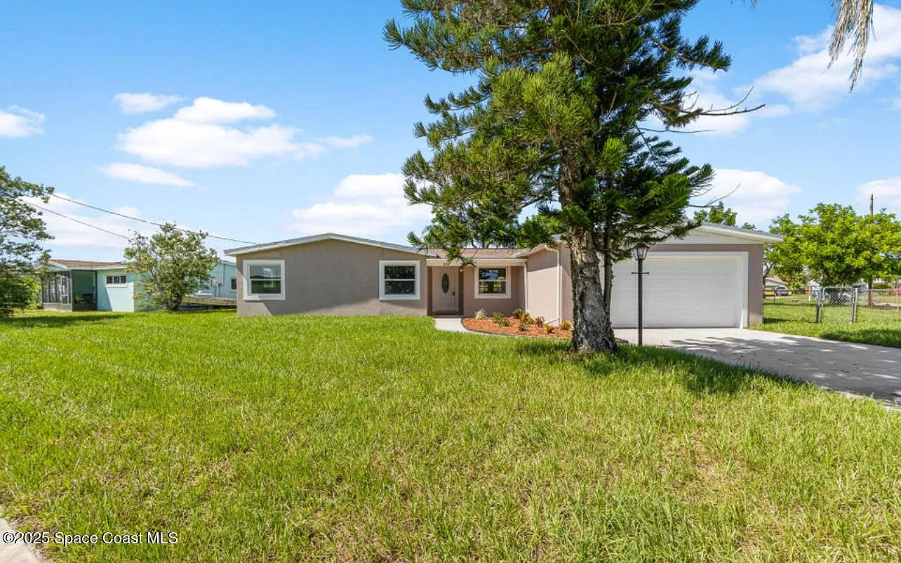4 bed, 2.0 bath, 1600 sqft, $2,700 — Photo 1