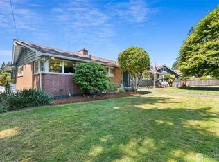 3002 Parkway Dr W, University Place, WA 98466