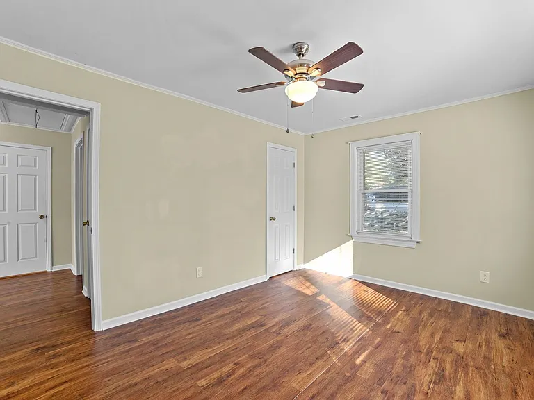 400 Sandy Point Rd — Photo 2