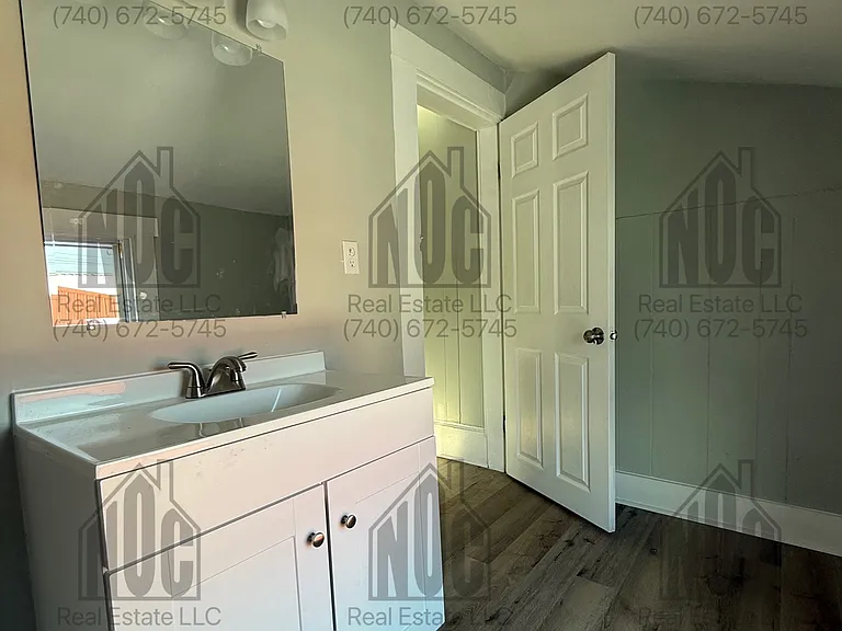 1236 1/2 E Locust St — Photo 5