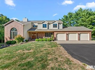 667 Covered Bridge Rd, Glenarm, IL 62536