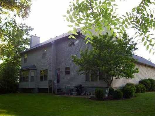 2nd image of 2775 Woods Cres