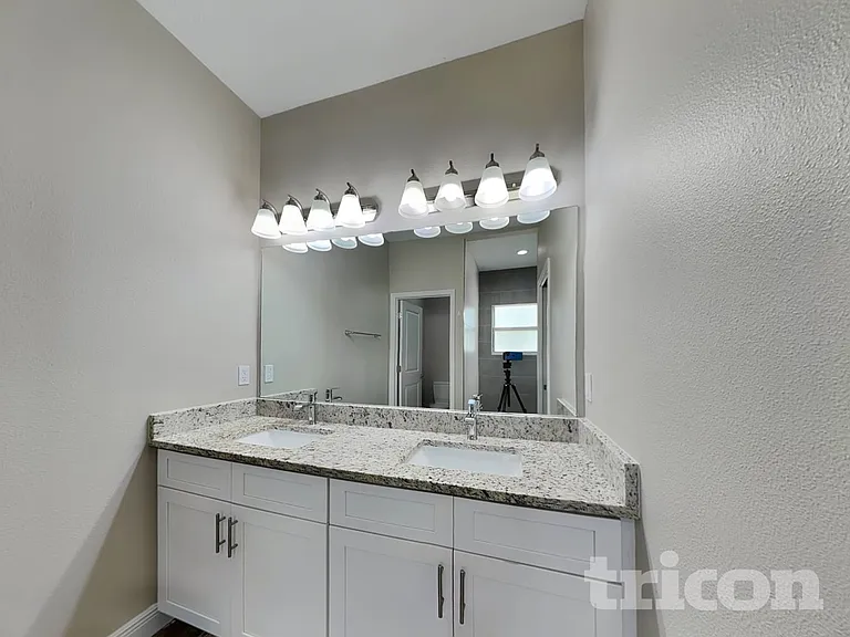 1249 Sargent St — Photo 9