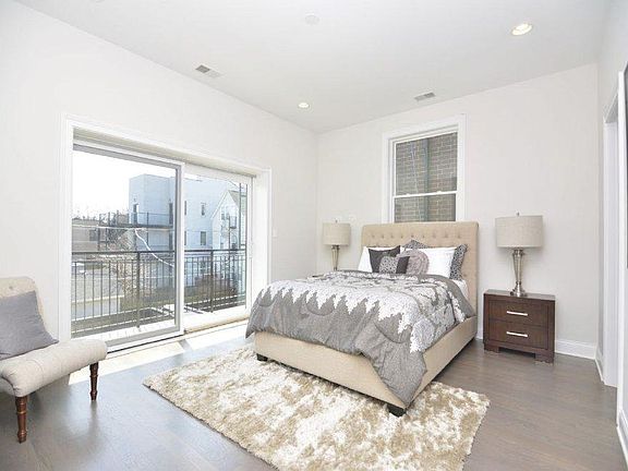 2nd image of 1517 W Diversey Pkwy APT 3E