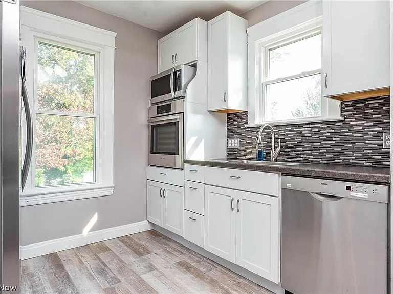 1575 Winton Ave — Photo 1