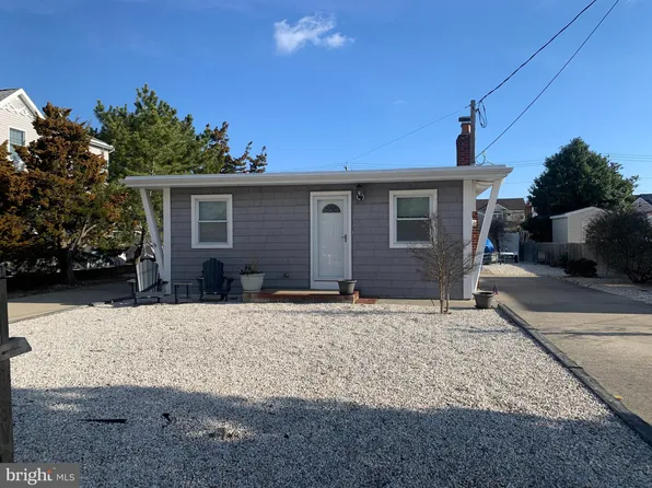 243 W 11th St, Ship Bottom, NJ 08008