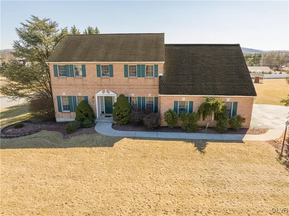 319 Hillview Dr, Nazareth, PA 18064