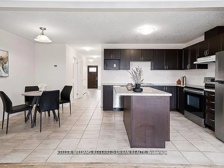 14 Foley Cres — Photo 4