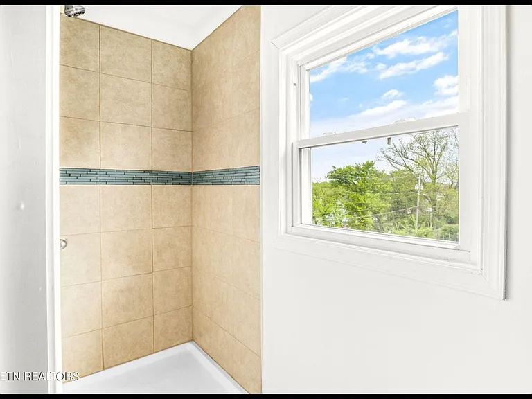 2307 Linden Ave #B — Photo 16